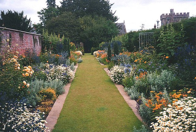 Hampton Court Castle