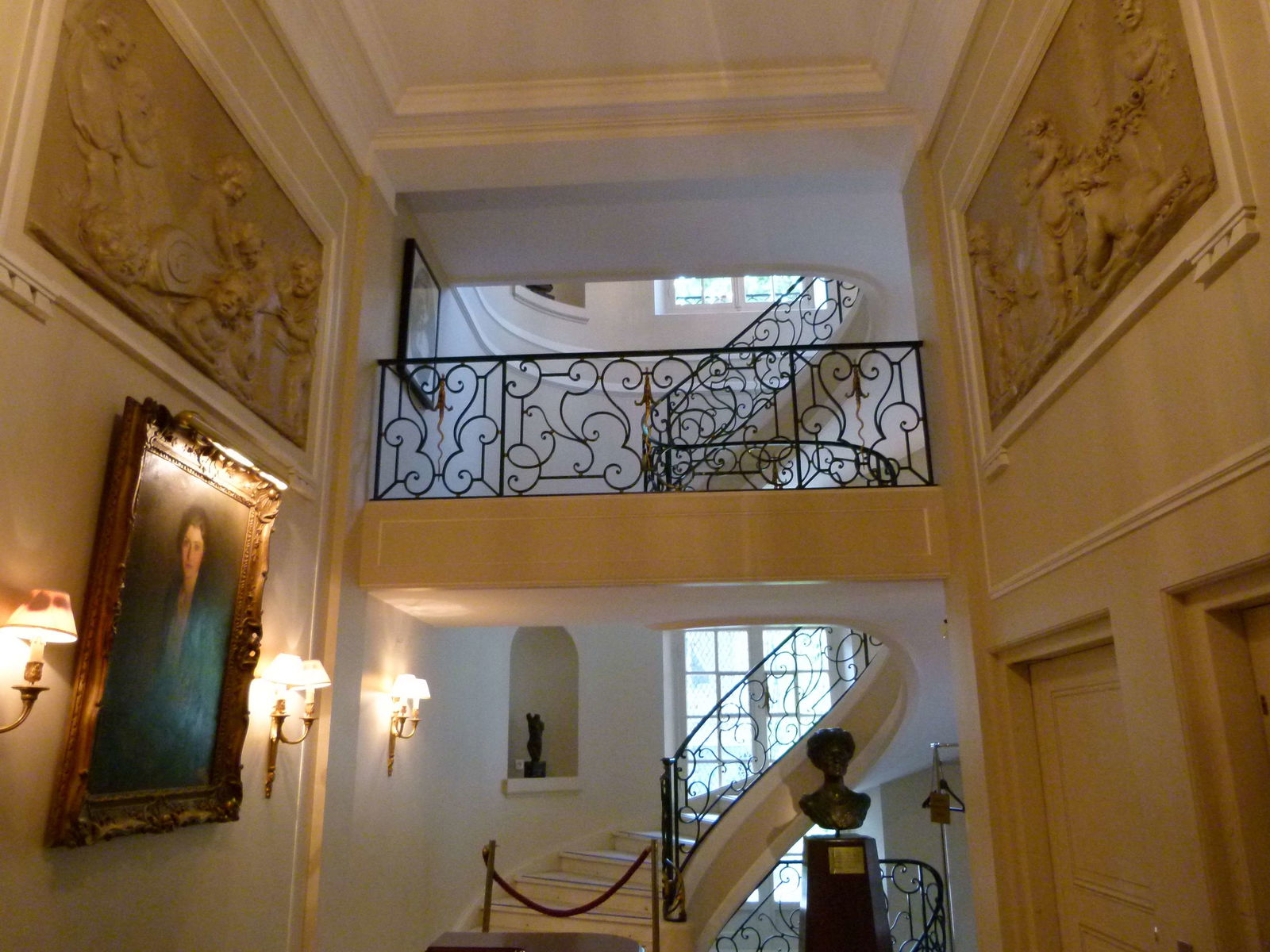 Mona Bismarck American Center