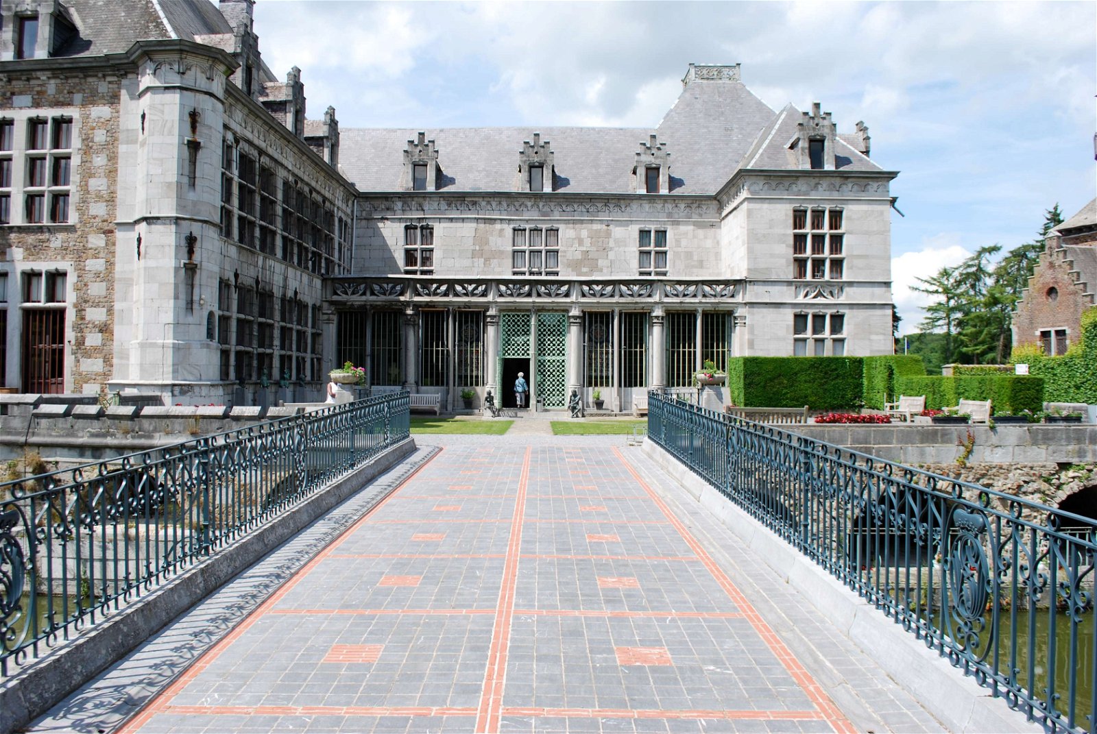 Jehay-Bodegnée Castle