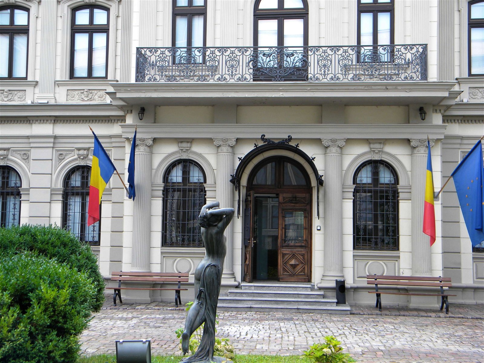 The Art Collections Museum