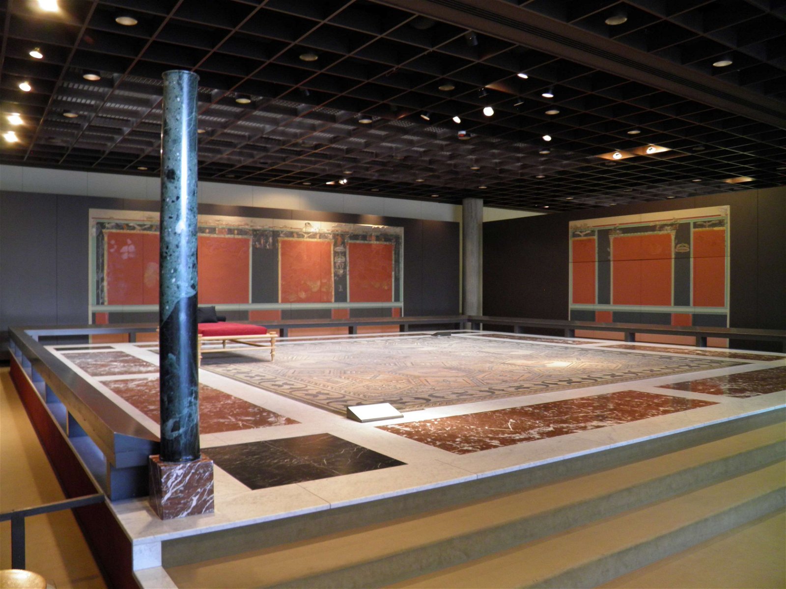 Roman-German Museum (Romisch-Germanisches Museum)