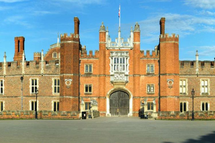 Opening Hours Hampton Court Palace (East Molesey) Opening Hours Hampton Court Palace (East Molesey)