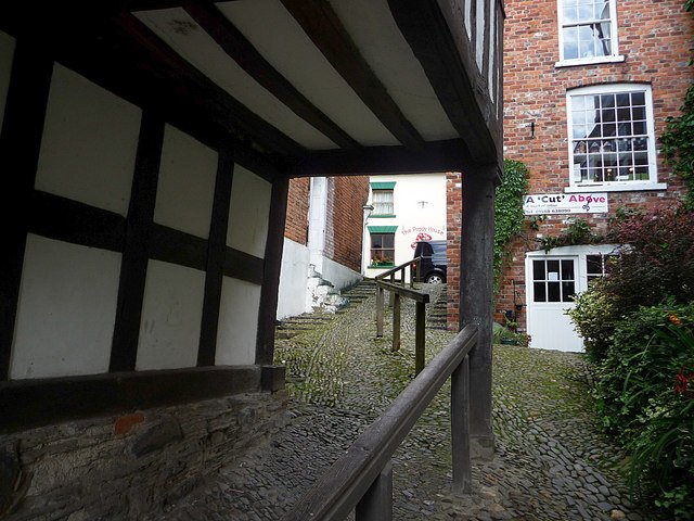 House on Crutches Museum