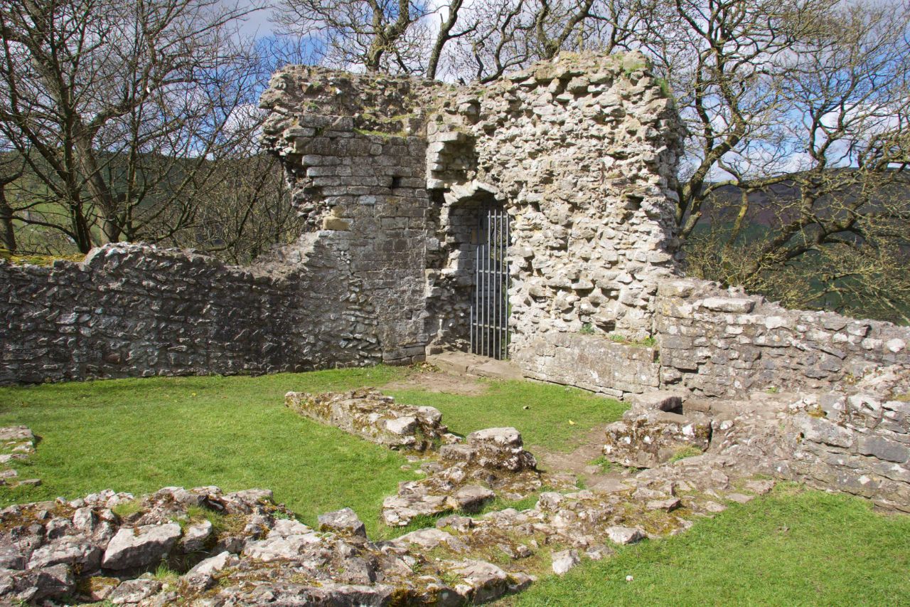 Peveril Castle (Castleton) - Visitor Information & Reviews