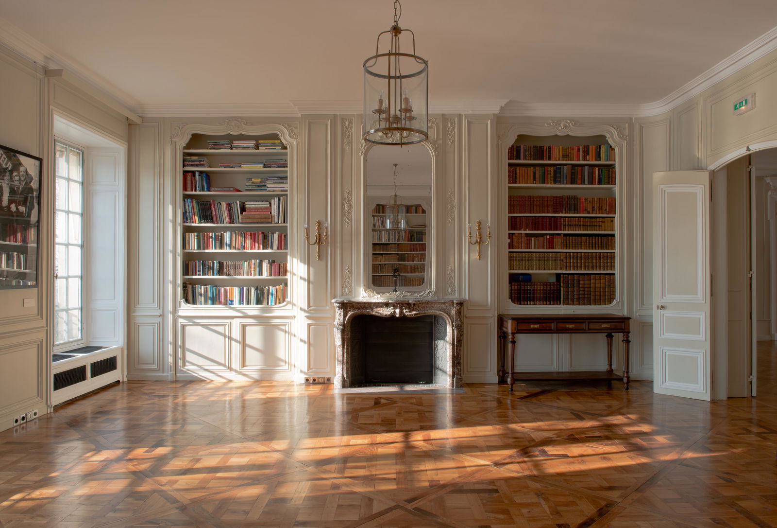 Mona Bismarck American Center