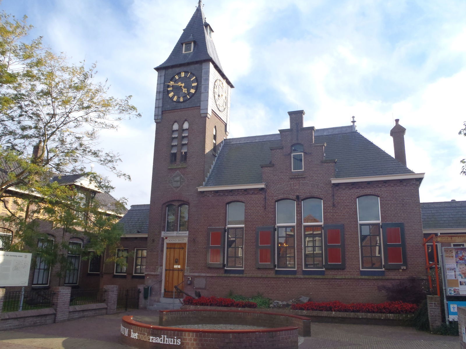 Museum Het Oude Raadhuis (Urk) Visitor Information & Reviews