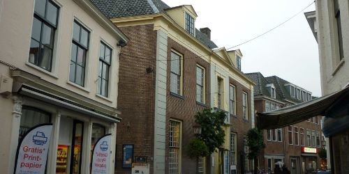 De stad in potlood – Oud-Harderwijk getekend door Gerard Bakker