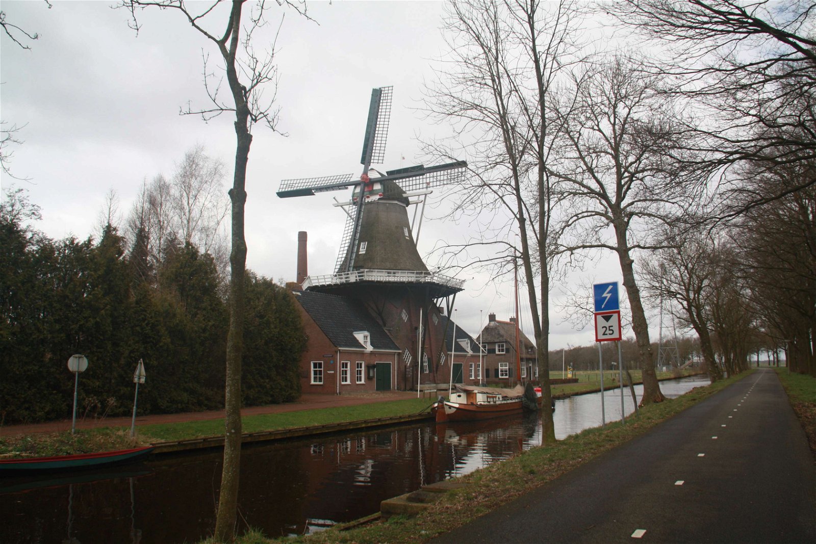 Molenmuseum De Wachter (Zuidlaren) - Información Para Visitantes & Reseñas