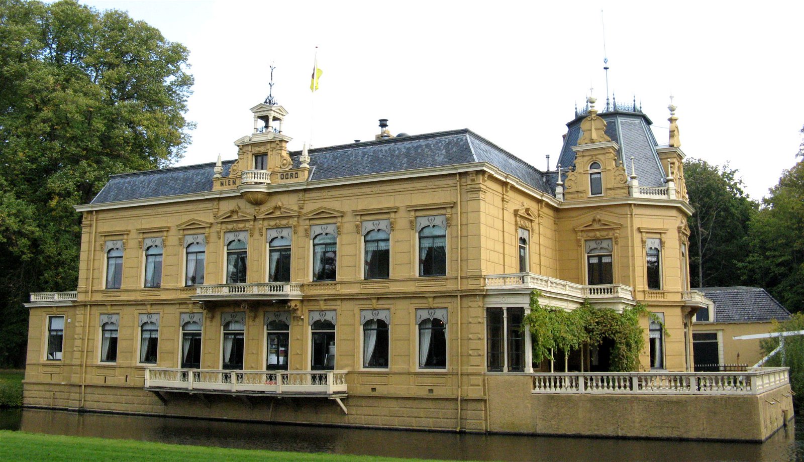 Borg en Nationaal Rijtuigmuseum Nienoord