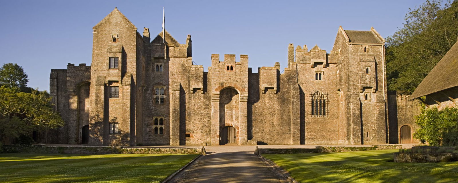 Compton Castle (Paignton) - Información para Visitantes & Reseñas
