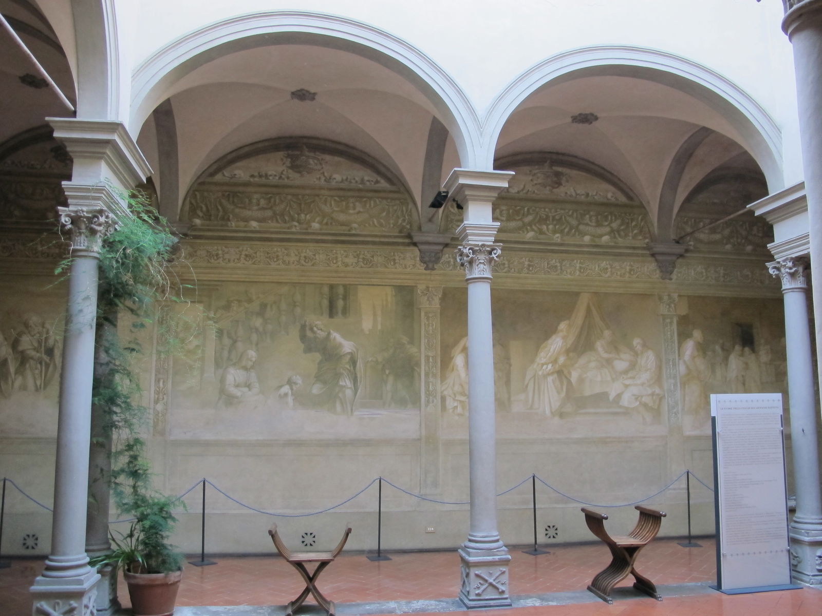 Chiostro dello Scalzo