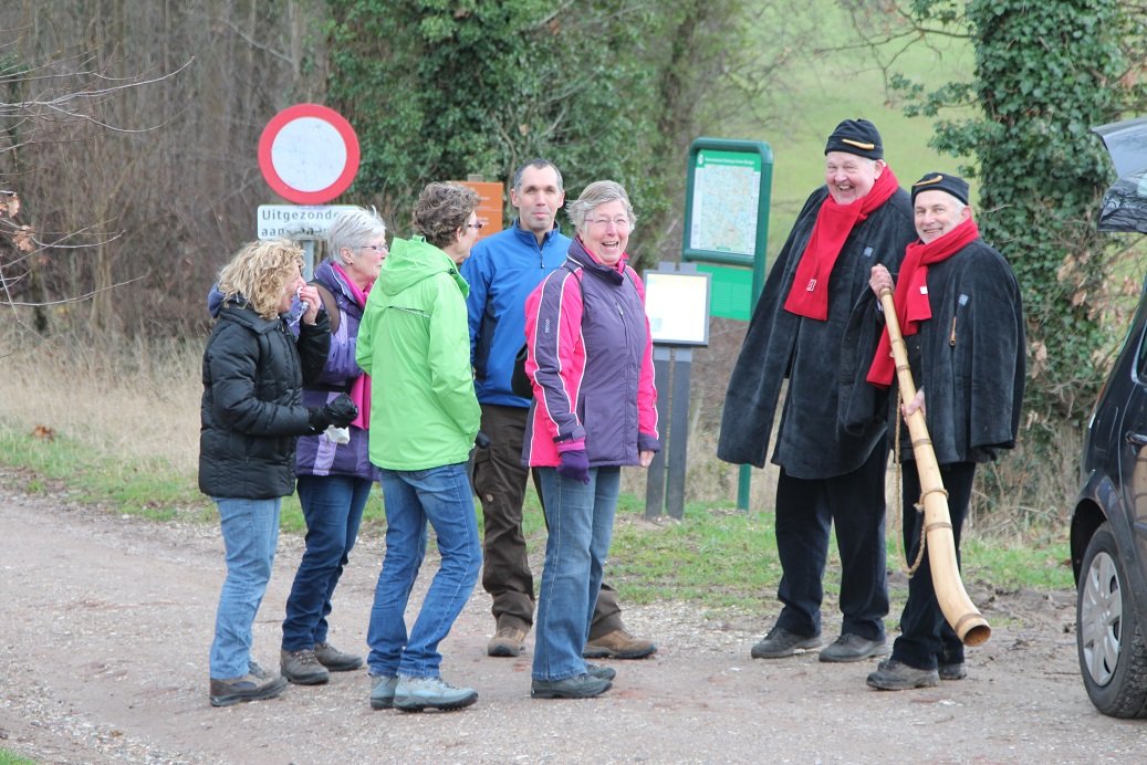 Oliebollen wandeling met hoornblazers