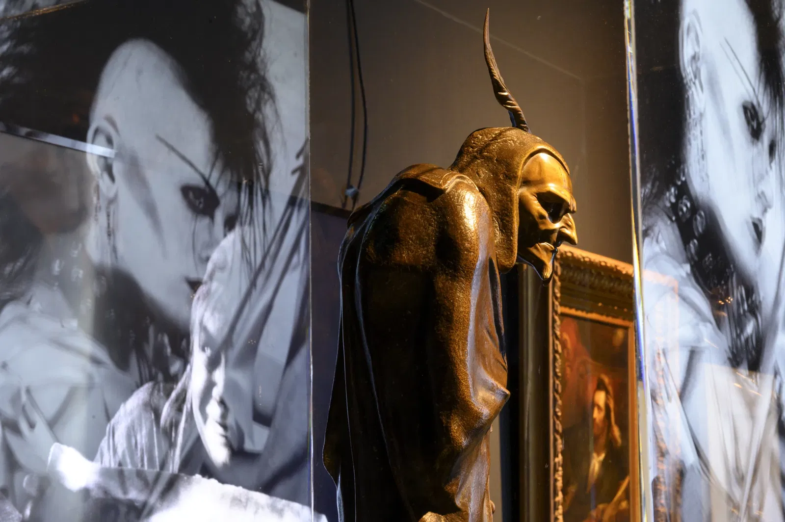 GOTH - Designing Darkness