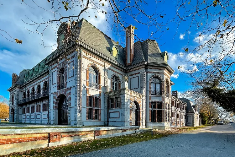 Belcourt of Newport