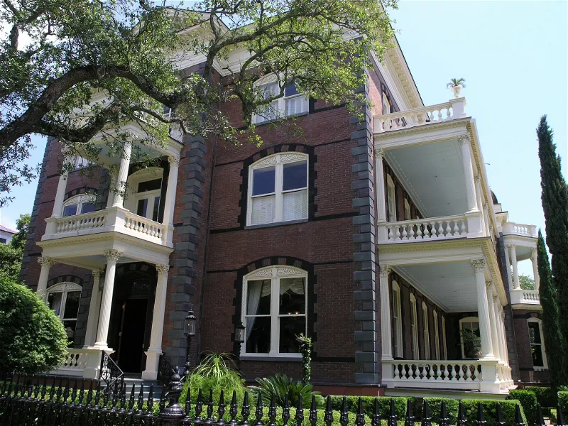 The Calhoun Mansion