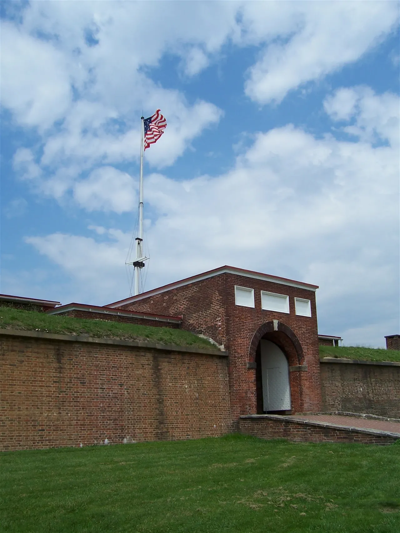 are dogs allowed at fort mchenry