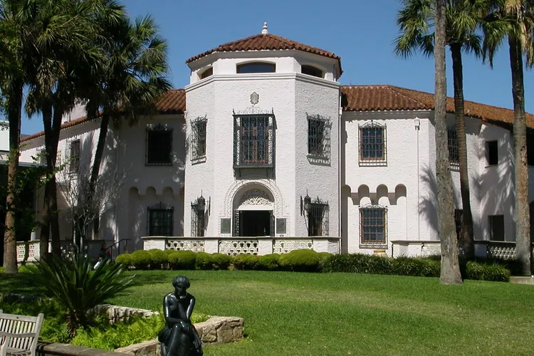 Musée d'Art McNay