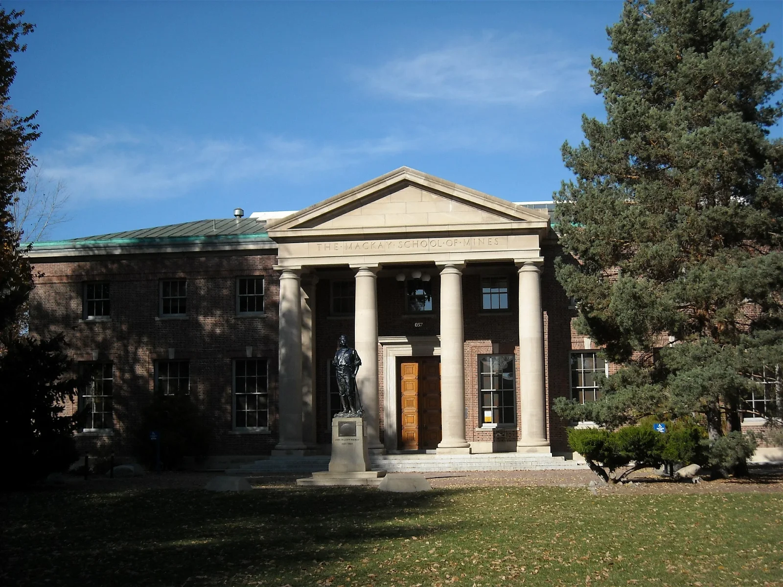W. M. Keck Earth Science and Mineral Engineering Museum