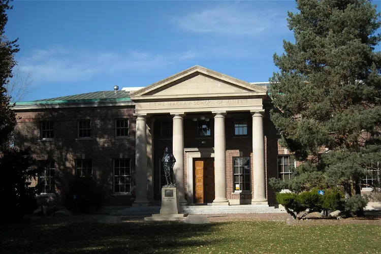 W. M. Keck Earth Science and Mineral Engineering Museum