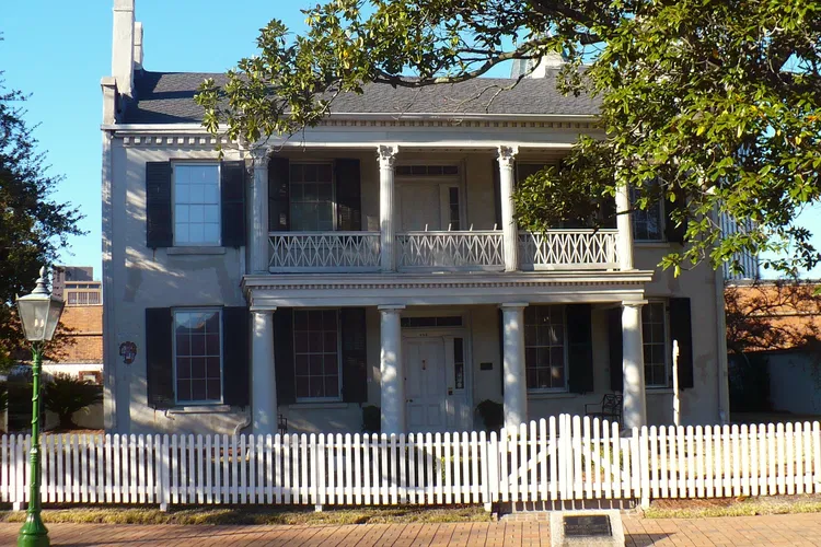 Conde-Charlotte House