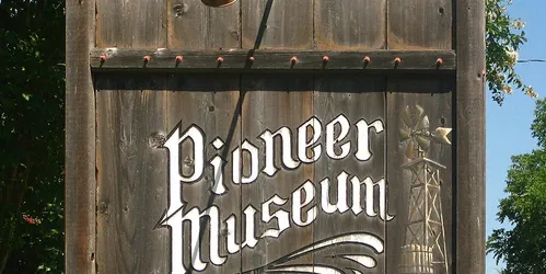 TEXAS TEXTILES Free Exhibit Oct 1 - Nov 30