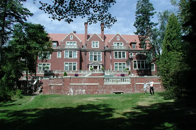 Glensheen Mansion - Historic Congdon Estate