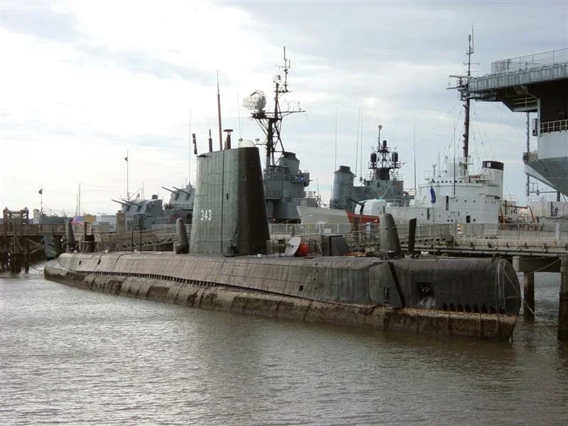 USS  Clamagore  (SS-343)