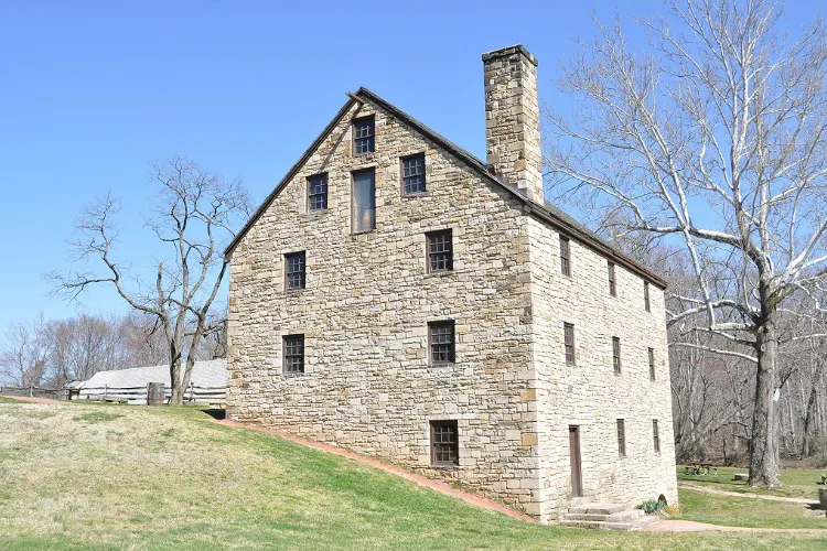 George Washington's Distillery & Gristmill