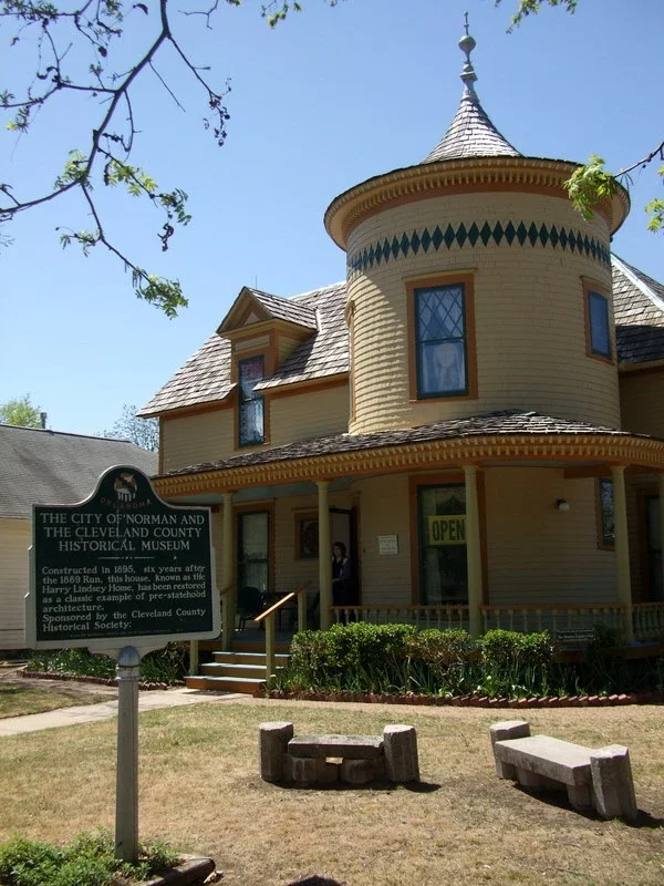 Moore-Lindsay Historical House Museum