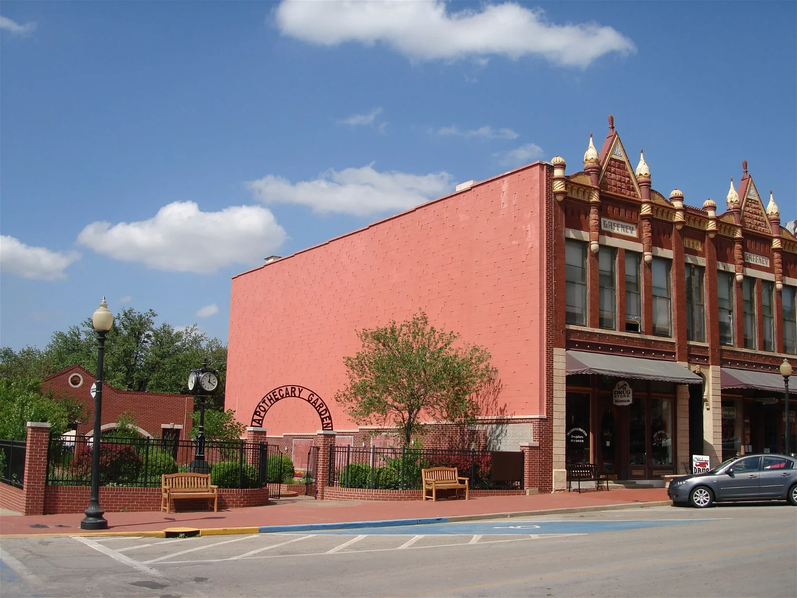 Oklahoma Frontier Drugstore Museum
