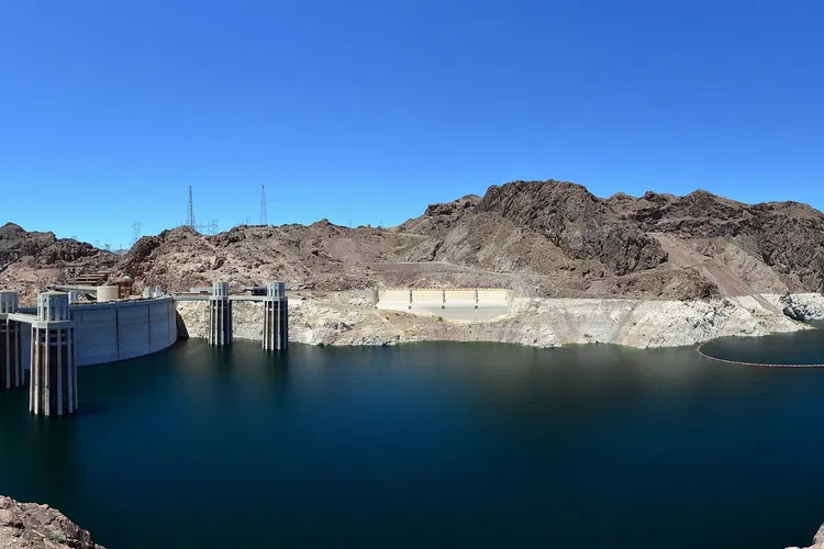 Presa Hoover