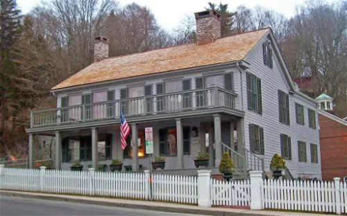 History of the Horace Greeley House