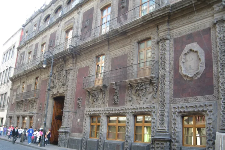 Palacio de Cultura Banamex – Palacio Iturbide