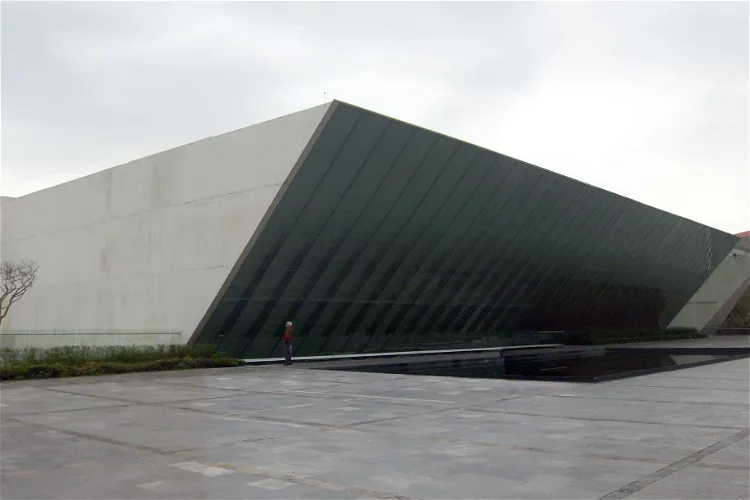 Museo Universitario de Arte Contemporáneo (MUAC)