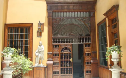 Casa Aliaga