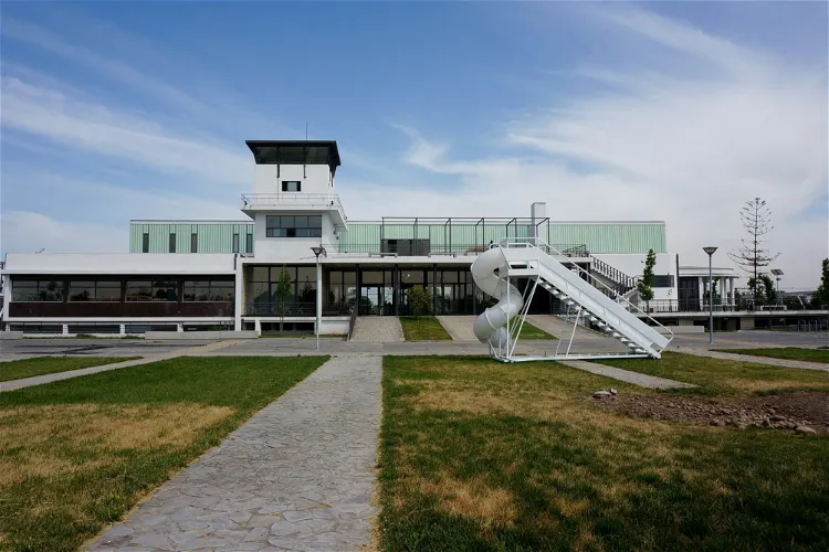 Centro Nacional de Arte Contemporáneo Cerrillos