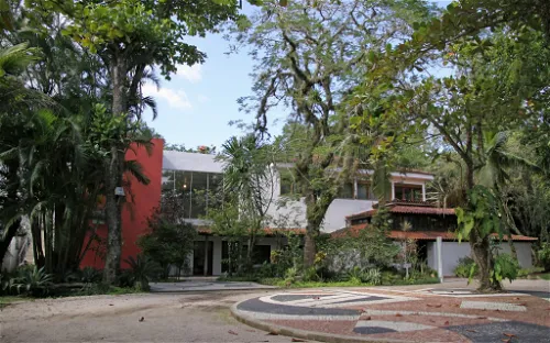 Casa do Pontal Museum