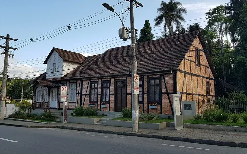 Colonial Family Museum