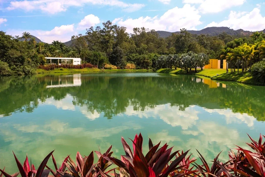 Beeldenpark van het Centro de Arte Contemporânea Inhotim