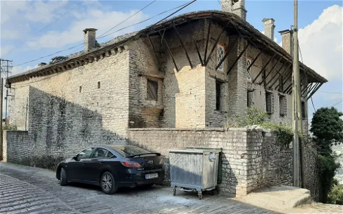 Skënduli House