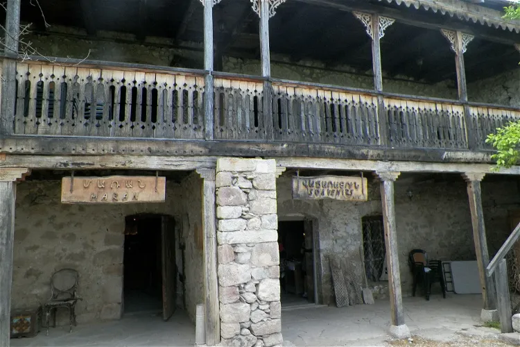 Nikol Duman Memorial Museum & ethnographik dectrict