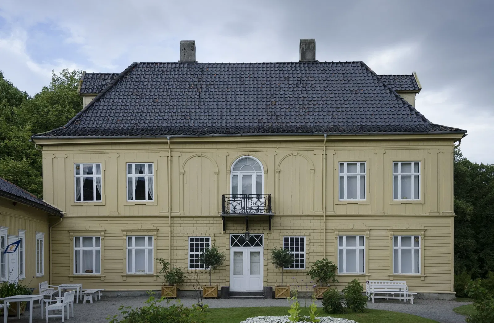 Gulskogen Manor