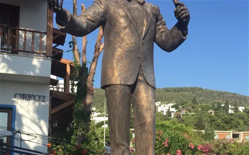 Zeki Müren Sanat Müzesi