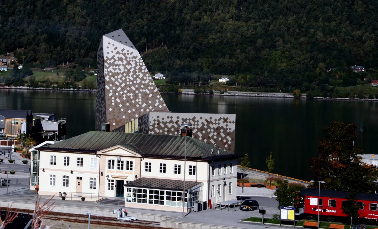 Norwegian Mountaineering Centre (Åndalsnes) Visitor Information & Reviews