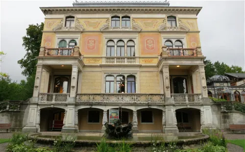 Heimatschutzzentrum in der Villa Patumbah