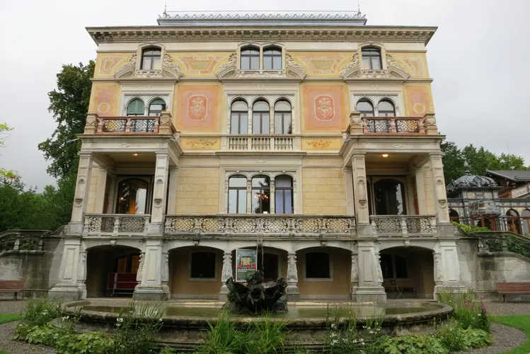 Heimatschutzzentrum in der Villa Patumbah