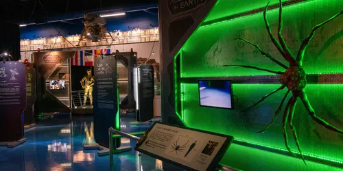 Alien Worlds & Androids