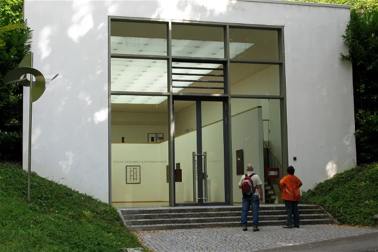 Skulpturenhalle der Stiftung für konkrete Kunst Roland Phlebs