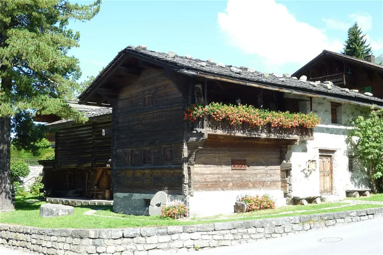 Nutli-Hüschi Folk Museum