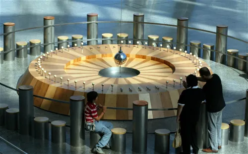 Edificio Péndulo de Foucault